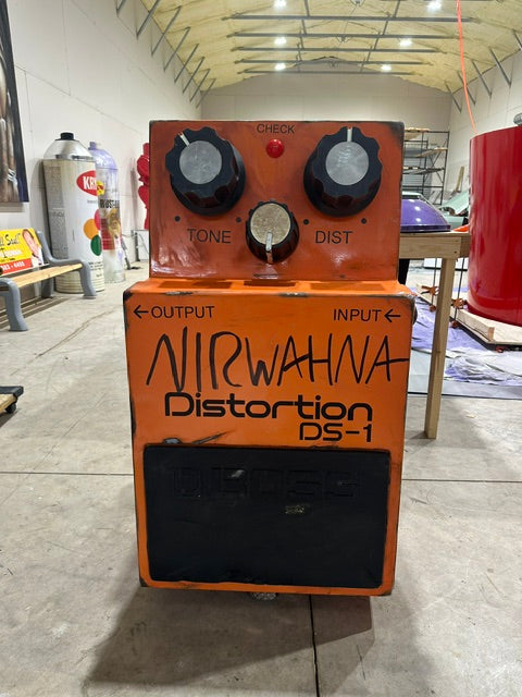 BOSS DS-1 Distortion pedal
- Kurt Cobain